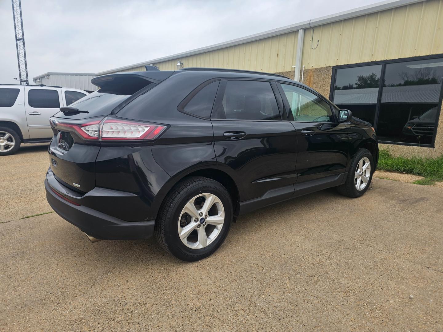 2015 BLACK Ford Edge SE FWD (2FMTK3G95FB) with an 2.0L L4 DOHC 16V engine, 6-Speed Automatic transmission, located at 533 S Seven Points BLVD, Seven Points, TX, 75143, (430) 255-4030, 32.313999, -96.209351 - Photo#2